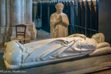<center>Tombeau du duc Jean de Berry (1304-1416). </center> Frère du roi Charles V. Le tombeau, qui se trouvait dans la Sainte Chapelle, détruite en 1757, est l'oeuvre de Jean de Cambrai. A coté, statue de sa première épouse, Jeanne d'Armagnac.