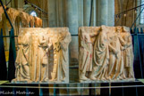 <center>Fragments du jubé. </center> Panneau de gauche, remise des trente deniers : le grand  pretre et Judas se font face, la bourse est mise en évidence par sa place centrale. Panneau de droite, le baiser de judas : le Christ et Judas sont au centre, le soldat de gauche à sa main sur l'épaule de Judas et est armé d'un gourdin, celui de droite aggrippe Jésus par son manteau et tient à la main une lanterne.