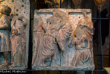 <center>Fragments du jubé. </center>La déposition : Nicodème, agenouillé, retire les clous, Joseph d'Arimathie reçoit le corps de Jésus entre ses bras, aidé par la vierge.