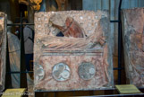 <center>Fragments du jubé. </center> La mise au tombeau.