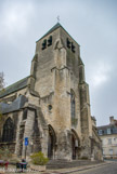 <center>Eglise Saint-Pierre-le-Guillard XIIIe siècle </center> Clocher-porte. Appelée « ecclesia sancti Petri Guillardi » mentionnée dans une bulle d'Alexandre III datée de 1164, elle est antérieure à l'édifice actuel, qui date de 1220 environ. C' est l'une des rares églises gothiques du département. La tradition locale attribue sa fondation à un miracle de saint Antoine de Padoue, dont le passage est attesté à Bourges vers 1225-1230.