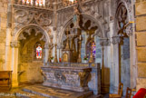 <center>Eglise Notre-Dame. </center> L'autel est consacré à Ste Jeanne de France, fille de Louis XI et de Charlotte de Savoie, femme de Louis XII, elle fut duchesse du Berry et fonda en 1502 l'Ordre des Annonciades. Les arcades des chapelles datent de la fin du XIX, de style flamboyant.