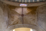 <center>L'église Saint-Martin de Chapaize.</center> La travée de chœur, plus tardive, est voûtée d’arêtes également.
