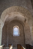 <center>L'église Saint-Martin de Chapaize.</center> Les baies ont été agrandies au 16e siècle pour remplacer de petites baies-meurtrières romanes