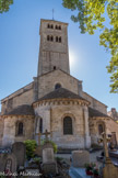 <center>L'église Saint-Martin de Chapaize.</center>  Le chevet, en grand appareil, est marqué par le pignon de la travée de chœur et par les trois absides. L’abside centrale est décorée d’une corniche à arcatures.