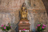 <center>Saint-Philibert de Tournus.</center>Saint-Philibert de Tournus. La nef<br> Statue romane du 12ème siècle, qui présente une grande parenté avec d’autres vierges auvergnates comme celles de Marsat et d’Orcival.
Elle peut provenir de St Pourçain sur Sioule qui dépendait de Tournus.
Elle représente la Vierge Marie, assise sur son trône de gloire, tenant le Christ sur ses genoux. C’est une statue reliquaire en cèdre, son dos est creusé d’une loge.
La gravité marque son visage : regard profond, bouche ferme, menton volontaire
Ses mains sont très grandes. C’est probablement un signe de puissance.
L’enfant n’est pas le bébé de la crèche mais le Christ, Sauveur des hommes, tenant d’une main le Livre de la Parole, de l’autre bénissant le monde.
La statue doit son nom à une couleur sombre qu'elle avait avant d’être repeinte et dorée au 19ème siècle.