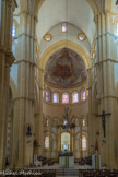 <center>Paray le Monial </center>Le grand chœur de la basilique se compose d’une travée droite et d’une abside entourée d’un déambulatoire qui s’ouvre sur trois chapelles. La travée de chœur, flanquée de bas-côtés, reproduit celles de la nef avec sa voûte en berceau brisé et ses trois étages. Une baie et deux oculi s’ouvrent dans le mur-pignon au-dessus de l’arc triomphal.