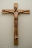 <center>Paray le Monial </center>Le Christ de l’église Saint-Pierre-aux-Liens de Varenne-l’Arconce (71). <br> Bois de saule polychrome, croix en chêne. Cette pièce exceptionnelle a pu être datée entre la fin du 11 e et le début du 12 siècle, faisant de la sculpture le plus ancien Christ crucifié d'époque romane en Bourgogne.
La finesse de l'œuvre, la polychromie et le remarquable décor à poinçon du périzonium ont été révélés grâce à un important travail de restauration