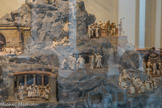 <center>Paray le Monial </center>Via Vitae. <br> Jésus parmi les docteurs, Le Sermon sur la montagne. Au-dessus :, La Résurrection de Lazare. Au-dessus : Le Christ au jardin des oliviers, La Flagellation.