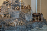 <center>Paray le Monial </center>Via Vitae. <br> Le Sermon sur la montagne, Les Noces de Cana. A gauche, La Résurrection de Lazare. Au-dessus, Le Christ au jardin des oliviers, La Flagellation
