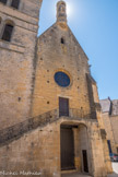 <center>Paray le Monial </center>L'église Saint-Nicolas. <br> Dès lors, l’édifice devient civil. En 1861, le bâtiment est l’objet de remaniements : les chapelles latérales et le chevet sont alors détruits. Après avoir été successivement halle aux grains, maison commune, puis lieu de justice, l’ancienne église Saint-Nicolas est aujourd'hui un espace d'exposition.