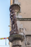 <center>Chalon-sur-Saône </center>Copie de la statue qui se trouve dans la Cathédrale St-Vincent , en bois, et qui se trouvait ici. C'est monsieur Gaillard qui réalisa le travail, dans un tronc d'orme.