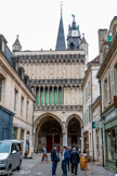<center>L’église Notre-Dame. </center>Elle est considérée comme un chef-d'œuvre d'architecture gothique du XIIIe siècle. Elle fut construite à partir des années 1220,   restaurée de 1865 à 1884 par les architectes parisiens Emile Boeswillwald, Eugène Millet et Charles Laisné.