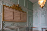 <center>Palais des Ducs et des États de Bourgogne</center>Robert de Cotte édifie en
1710 une nouvelle aile
pour les appartements du
Prince de Condé, dont le
salon est devenu l’escalier
de la mairie. En 1720, il construit
l’escalier du Prince. Au mur, la déclaration des droits de l’Homme et du Citoyen.