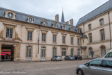 <center>Palais des Ducs et des États de Bourgogne</center>Cour de Flore. Au premier étage, la salle de Flore.