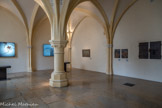 <center>Le musée des Beaux-Arts de Dijon</center>Salle du chapitre de la Sainte-Chapelle.
Philippe le Hardi fait élever la «tour Neuve» autour de 1370. Appelée plus tard «tour de Bar», elle est aujourd’hui la partie la plus ancienne du palais.
Au Moyen Âge, les chanoines de la Sainte-Chapelle ducale se réunissaient en assemblée dans cette salle pour discuter de questions spirituelles et matérielles.