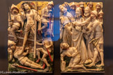 <center>Le musée des Beaux-Arts de Dijon</center>VOLETS DE RETABLES.
L'ARRESTATION DU CHRIST.
LA RESURRECTION DU CHRIST.
Albâtre, traces de polychromie.
Les reliefs d'albâtre polychrome étaient une spécialité du nord de l’Angleterre entre le milieu du XIVe et le milieu du XVIe siècle. Les épisodes de la Passion du Christ sont principalement représentés et le format vertical privilégié pour faciliter le montage des reliefs sur des panneaux de bois, assemblés ensuite pour former des retables.