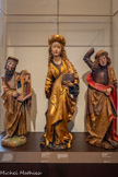 <center>Le musée des Beaux-Arts de Dijon</center>ALLEMAGNE OU SUD, FIN XVe SIÈCLE.
SAINT JOACHIM.
Bois polychrome et doré (tilleul).
Saint Joachim est l’époux de sainte Anne et père de Marie.
Alors que son infertilité le pousse à se retirer dans le désert, un ange lui annonce la naissance prochaine de sa fille. Il retrouve alors son épouse Anne devant l’une des portes de Jérusalem, appelée la porte dorée. C’est sa représentation en réduction qu’il tient dans ses mains. <br>
ALLEMAGNE OU SUD, FIN XVe SIÈCLE.
SAINTE-CATHERINE.
Bois polychrome et doré (tilleul).
La jeune sainte est vêtue à la mode du temps, avec une robe qui moule le buste et qui souligne le contrapposto. Dépassant du pan de sa robe, la roue, son attribut habituel rappelle son supplice. <br>
ALLEMAGNE OU SUD, FIN XVe SIÈCLE.
SAINT MICHEL.
Bois polychrome et doré (tilleul).
L'absence de revers et une certaine frontalité permettent de supposer que cette statuette pourrait provenir d’un retable sculpté. Les ailes du saint archange combattant, présentes à l’origine, ont aujourd’hui disparu ainsi que son épée.