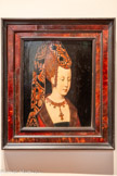 <center>Le musée des Beaux-Arts de Dijon</center>COPIE DU DÉBUT XVIe SIÈCLE, d’après un original du milieu du XVe siècle.
PORTRAIT PRÉSUMÉ D’ISABELLE DE PORTUGAL, DUCHESSE DE BOURGOGNE.
EVORA (PORTUGAL), 1397 - AIRE (PAS-DE-CALAIS), 1471 ÉPOUSE PHILIPPE LE BON EN 1430.
Huile sur bois.
Ce portrait est traditionnellement considéré comme celui d’Isabelle de Portugal, épouse du duc Philippe le Bon. Certains historiens proposent d’y reconnaître plutôt Isabelle de Bourbon, épouse de Charles le Téméraire.