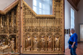 <center>Le musée des Beaux-Arts de Dijon</center>RETABLE DE LA CRUCIFIXION 1390 -1399. Sur le volet de droite, de gauche à droite : Saint Antoine, sainte Marguerite ou sainte Marthe, saint Roi, sainte Barbe et saint Josse de Ponthieu (?)