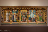 <center>Le musée des Beaux-Arts de Dijon</center>CHAMPAGNE, DÉBUT DU XVIe SIÈCLE.
RETABLE DE CLAIRVAUX.
Retable constitué de cinq panneaux dans son cadre d’origine.
Saint Bernard, Le Baptême du Christ, La Trinité, La Transfiguration, Saint Malachie.
Peinture à huile sur bois transposée sur toile. Cadre de bois polychrome et doré. Restaurée en 2008-2013 avec le soutien du crédit agricole Champagne-Bourgogne. Il proviendrait, selon la tradition, de l'abbaye de Clairvaux (Aube) et se trouvait, après la révolution, dans l'église d'Ampilly (Côte-d'Or). Il a été échangé contre le Saint Jean l'Evangéliste écrivant de Philippe Quantin en 1838.