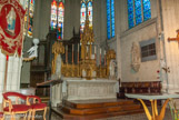 <center>Eglise Sainte-Croix. </center> L'orgue, de 1853, fut à plusieurs reprises restauré et amplifié, et récemment encore par M. Jean Renaud, en 1979. Les vitraux du chœur, détruits lori du bombardement du 16 septembre 1943, ont été refaits en 1947.