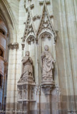 <center>La Cathédrale Saint-Pierre Saint-Paul. </center>Au nord Saint-Félix tenant dans sa main la maquette de la cathédrale qu’il a consacrée au VIe siècle, et Jean V, duc de Bretagne, a la tête ceinte de la couronne ducale.
