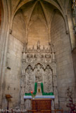 <center>Notre-Dame-la-Grande. </center> Tout le côté nord de l'église, ainsi que son chevet, présentent une file de chapelles des 15° et 16°s, édifiées dans le style architectural de leur époque : on peut ainsi admirer de très belles voûtes gothiques de la fin du Moyen Age...