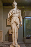 <center>Le Musée Sainte Croix. </center> Statue d'Athéna en marbre. Ier siècle. Elle est vêtue de l'égide ornée du 