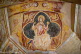 <center> Le Baptistère Saint Jean. </center> Au XIIIe siècle, de nouvelles peintures murales dans l'abside viennent illustrer la vie de Saint-Jean-Baptiste et représentent Le Christ en gloire..