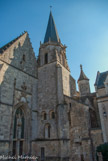 <center>Abbaye de Saint-Martin de Ligugé.</center> Le clocher, également caractéristique du style flamboyant ressemble étonnamment à la tour nord-ouest de la cathédrale de Poitiers. Il était surmonté par un dôme de pierre de 7 mètres de hauteur, lequel fut remplacé au XIXe siècle par la galerie et la flèche actuelle.
