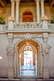 <center>L'Hôtel de Ville. </center> Les deux splendides cariatides de Barrias représentant la science et les beaux-arts.
