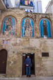 <center>Bari.</center>Eglise st Marc des Vénitiens. Au-dessus de l'entrée de la sacristie, est représenté la Vierge du puits, entourée de st Marc et st Antoine.