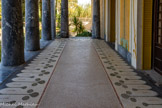 <center>Le château Laurens</center>Le pavement en mosaïque de la galerie à colonnes.