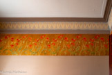 <center>Le château Laurens</center>La chambre de sa soeur, Marguerite Laurens. Frise avec des coquelicots aux tiges sinueuses et des papillons lumineux.