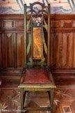 <center>Le château Laurens</center>La salon-cabinet de travail. Chaise en bois sculpté, à dossier ajouré. L'assise et une partie du dossier sont argrémentés de cuir repoussé. Ornementation dans le style Art Nouveau. L'hiver.