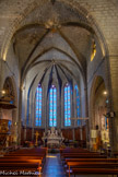 <center>Vias : l'église Saint-Jean-Baptiste </center>Les chapelles qui bordent la nef sont peu profondes et voûtées en berceau brisé; elles sont beaucoup plus récentes que le reste de l'église. La travée droite du chœur est bordée de chapelles voûtées d'ogives et le clocher est appuyé contre le pan nord de l'abside.