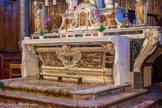 <center>Vias : l'église Saint-Jean-Baptiste </center>Maître autel, de style Louis XV, en marbre polychrome.