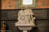 <center>Vias : l'église Saint-Jean-Baptiste </center>La Pietà, copie réduite de celle de Michel-Ange