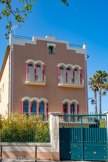 <center>Portiragnes</center>Maison Art Nouveau.  Dans les années 1920, le capitaine Cazes commandant la garde municipale de la concession française de Shanghai, souhaite bâtir une maison identique à
celle qu’il avait à Shanghai. À la fin du
chantier, M. Cazes découvrit qu’elle ne
ressemblait en rien avec ce qu’il avait
demandé. Cette bâtisse s’apparenterait
au style Art Déco avec un ordonnancement de la façade composé par des niveaux alternant 3 et 2 ouvertures ornées de colonnettes et de balcons et d’un balcon terrasse. L'architecte n'avait pas vraiment respecté son souhait.