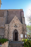 <center>Portiragnes : église Saint-Félix.</center>Le côté nord présente
un portail postérieur à l’église et un œil-de-bœuf trilobé
situé au-dessus d’une porte ogivale entre colonnettes. Le pinacle est surmonté d'une croix.
