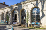 <center>Domaine de Rieussec</center> L'ancienne magnanerie a été transformée en orangerie. C'est vers 1860 que fut installée dans le parc toute une série de vases d'Anduze.
