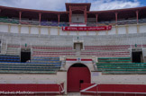 <center>Les arènes de Béziers. </center>En haut, l'emplacement du directeur et de ses deux assesseurs, qui, par des mouchoirs de différentes couleurs, donnent les ordres.