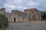 <center>L'abbaye Sainte-Marie de Fontcaude</center>L'abbaye Sainte-Marie de Fontcaude est une ancienne abbaye de Prémontrés du XIIe siècle. Le nom signifie « fontaine chaude» en occitan.<br>
A partir du 14 septembre 1154, un groupe de chanoines vint s’ établir après avoir quitté leur prieuré de VALCROSE, près de l’ abbaye d’ ANIANE, pour trouver la paix en s’ éloignant des exigences autoritaires de son abbé.La communauté s’ installe d’ abord sur la rive droite du ruisseau de FONTCAUDE alors partie du diocèse de BEZIERS, alors que la rive gauche relève du diocèse de NARBONNE.

A partir de 1165, une dissension interne menace la stabilité du prieuré, tandis que des chanoines appartenant à l’ ordre nouveau PREMONTRE, et venant de l’ abbaye de COMBELONGUE (Commune de RIMONT, ARIEGE) sont appelés par certains à venir les rejoindre. Bientôt, deux communautés en viennent à rivaliser de part et d’ autre du ruisseau. Le différend porte sur le mode de vie canonial et sur sa plus ou moins grande austérité.

En 1179, un accord est passé entre le Prieur de VALCROSE et l’ abbé de COMBELONGUE. L’ année suivante, en 1180, le pape ALEXANDRE III approuve cet accord et toute la communauté est regroupée sous les statuts de l’ ordre PREMONTRE. FONTCAUDE est érigée en abbaye. Les chanoines vont dès lors demeurer sur l’ autre rive du ruisseau, sur le territoire du diocèse de NARBONNE.

Le premier abbé fut BERNARD de FONTCAUDE. Celui-ci se distingue par son combat doctrinal contre le valdéisme dès les années 1184 -1185. Il est resté célèbre notamment par son fameux traité Contre les Vaudois et les Ariens qui fera plus tard encore l’ admiration de BOSSUET.

C’ est lui qui entreprend la construction des bâtiments et de l’ église abbatiale.

Le patrimoine de l’ abbaye (granges, terres, domaines, maisons, moulins...) se constitue très rapidement par donations, legs ou achats dès la première moitié du XIII° s.