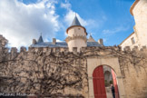<center>Château de Margon</center>L'entrée du château.<br> Aux familles féodales Alquier, de L'Isle et d'Antignac, ont succédé à partir de la Renaissance, les Plantavit de la Pauze dans le négoce, puis à partir de 1719 les Le Moine dans la finance. Cette famille qui a pris le nom de Le Moine de Margon est toujours propriétaire du château.