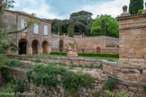 <center>Abbaye de Fontfroide.</center>Au XIIème siècle se développe dans le sud de la France une religion chrétienne différente du catholicisme : le catharisme. Les moines de Fontfroide ne parvenant pas à convaincre les Cathares d’abandonner leurs croyances par le seul usage de la prédication, la papauté décide en 1209 de déclencher contre les Cathares du Midi. L’assassinat de Pierre de Castelnau, moine de Fontfroide devenu légat du Pape sera l’acte déclencheur de la Croisade contre les Albigeois. En 1311, Jacques Fournier, succède à son oncle Arnaud Novel sur le siège abbatial de Fontfroide. Nommé évêque de Pamiers en 1317, il dirige lui-même le tribunal d’inquisition contre les derniers cathares. Il est élu pape en décembre 1334, succédant à Jean XXII sous le nom de Benoît XII. À peine élu, il révoque toutes les commendes et entreprend la réforme des ordres monastiques.