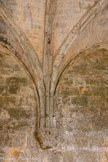 <center>Abbaye de Fontfroide.</center>Le cloître. Côté mur, les voûtes d’ogives retombent sur d’élégants culots, à deux mètres du sol.