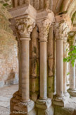 <center>Abbaye de Fontfroide.</center>Le cloître. Pilier d'angle.