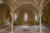 <center>Abbaye de Fontfroide.</center>Salle Capitulaire ou salle du chapitre. Quand vient le soir, juste après le souper et avant la prière de Complies, les moines et leur abbé se réunissent une nouvelle fois, dans la salle capitulaire ou simplement dans le cloître. L'un d'eux lit des textes appelés les “Collationnes