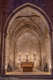 <center>Abbaye de Fontfroide.</center>L'abbatiale. Légèrement surélevé de deux marches, le chœur est couvert d’une voûte d’ogives.